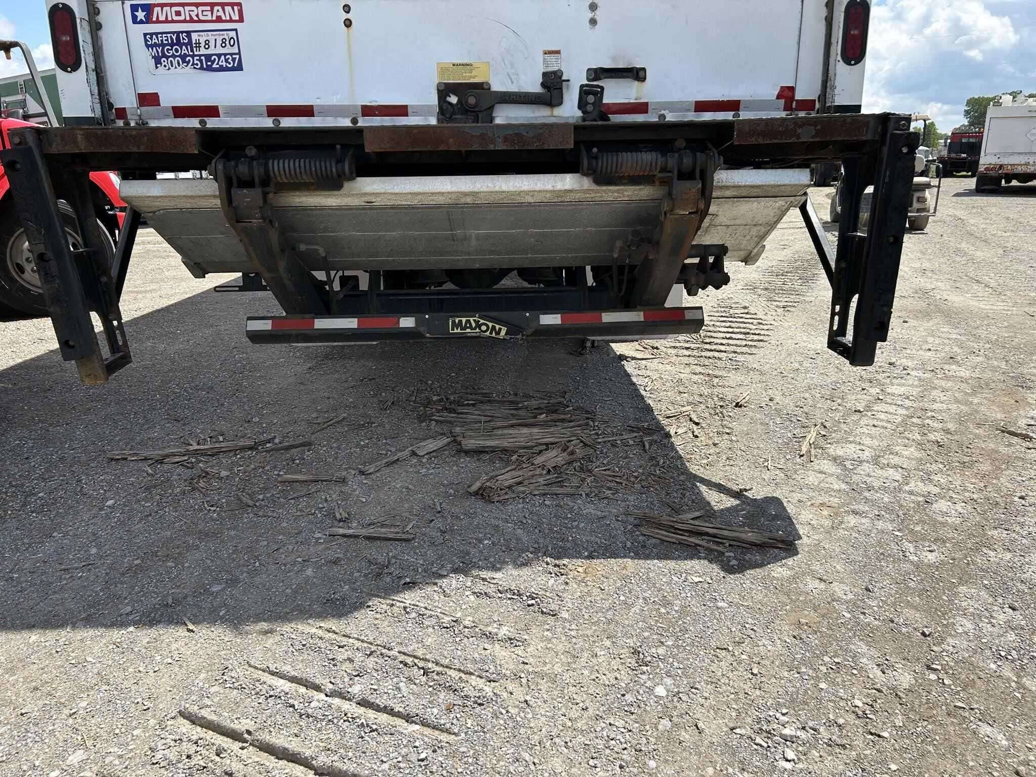 2018 Freightliner M2 image 3