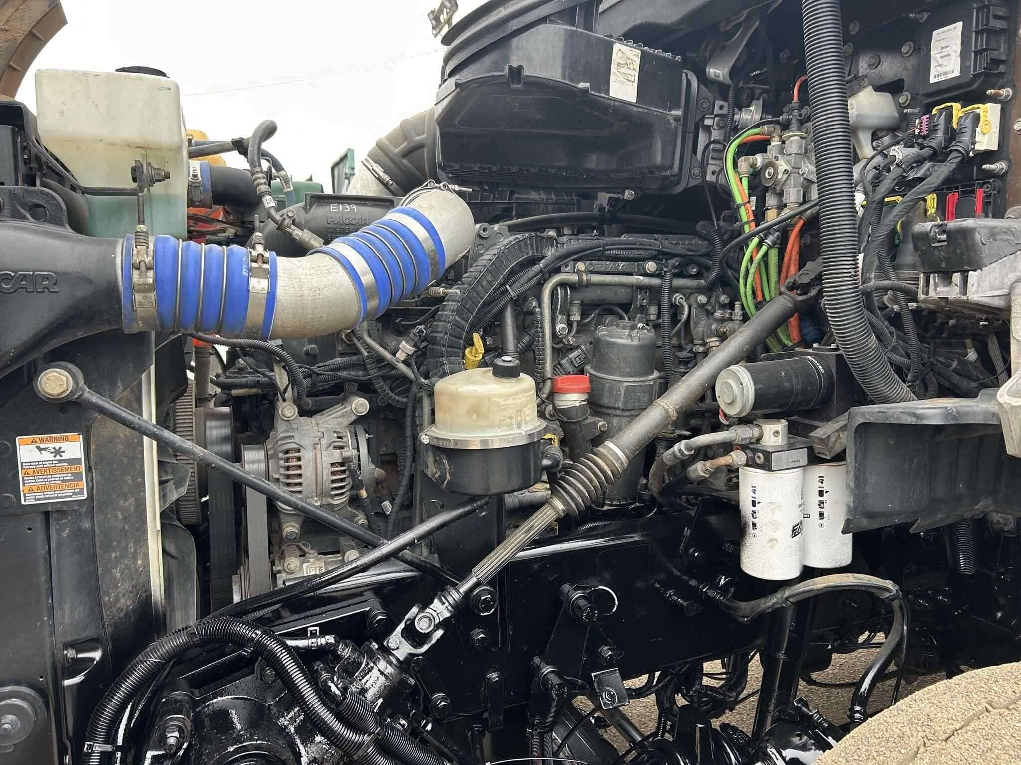 2016 Kenworth T880 image 12
