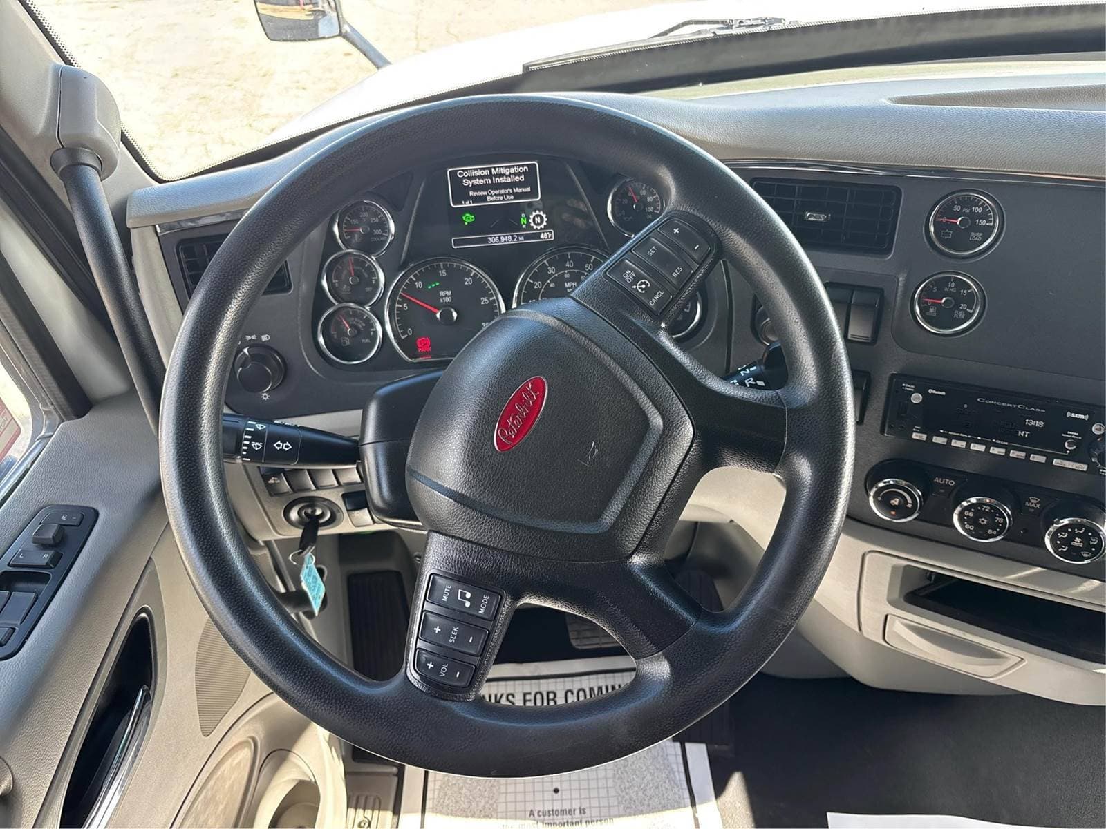 2021 Peterbilt 579 image 8