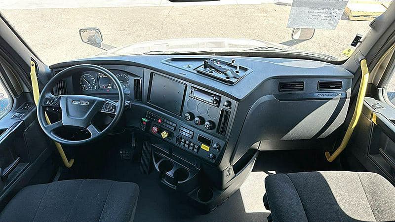 2023 Freightliner Cascadia 126 image 13