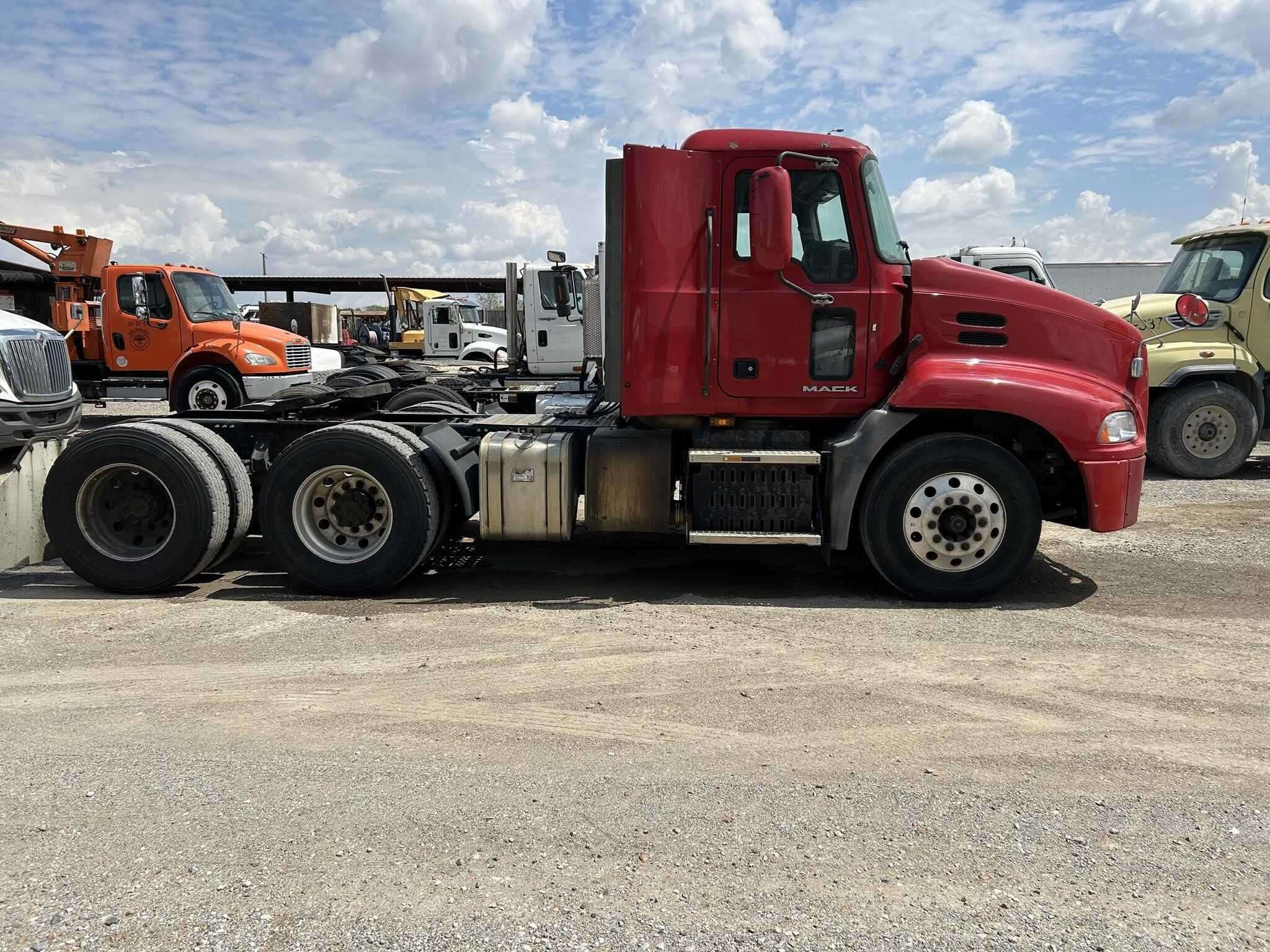 2017 Mack CXU613 Pinnacle image 3