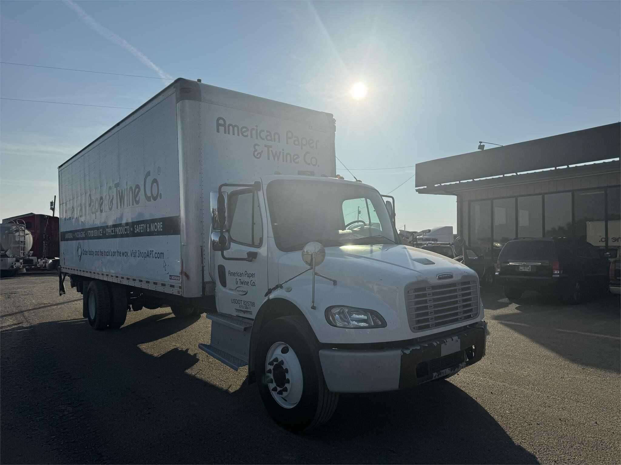 2019 Freightliner M2 image 3