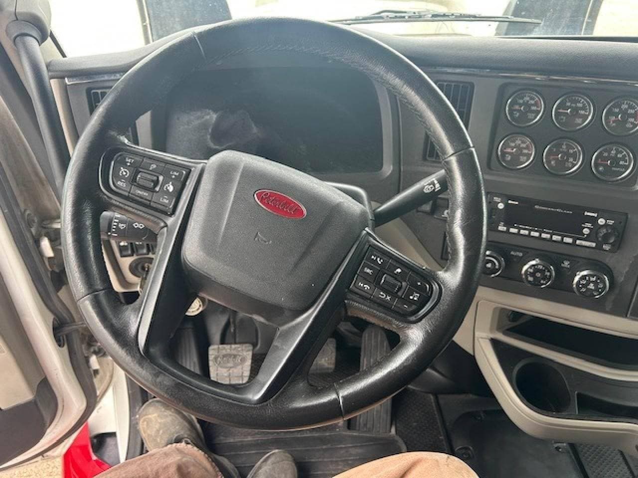 2024 Peterbilt 579 image 7
