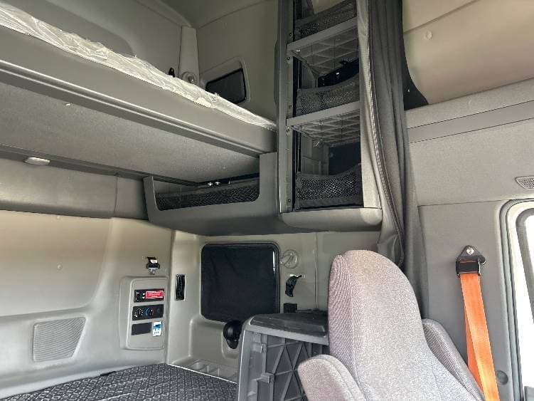 2023 International LT62F image 7