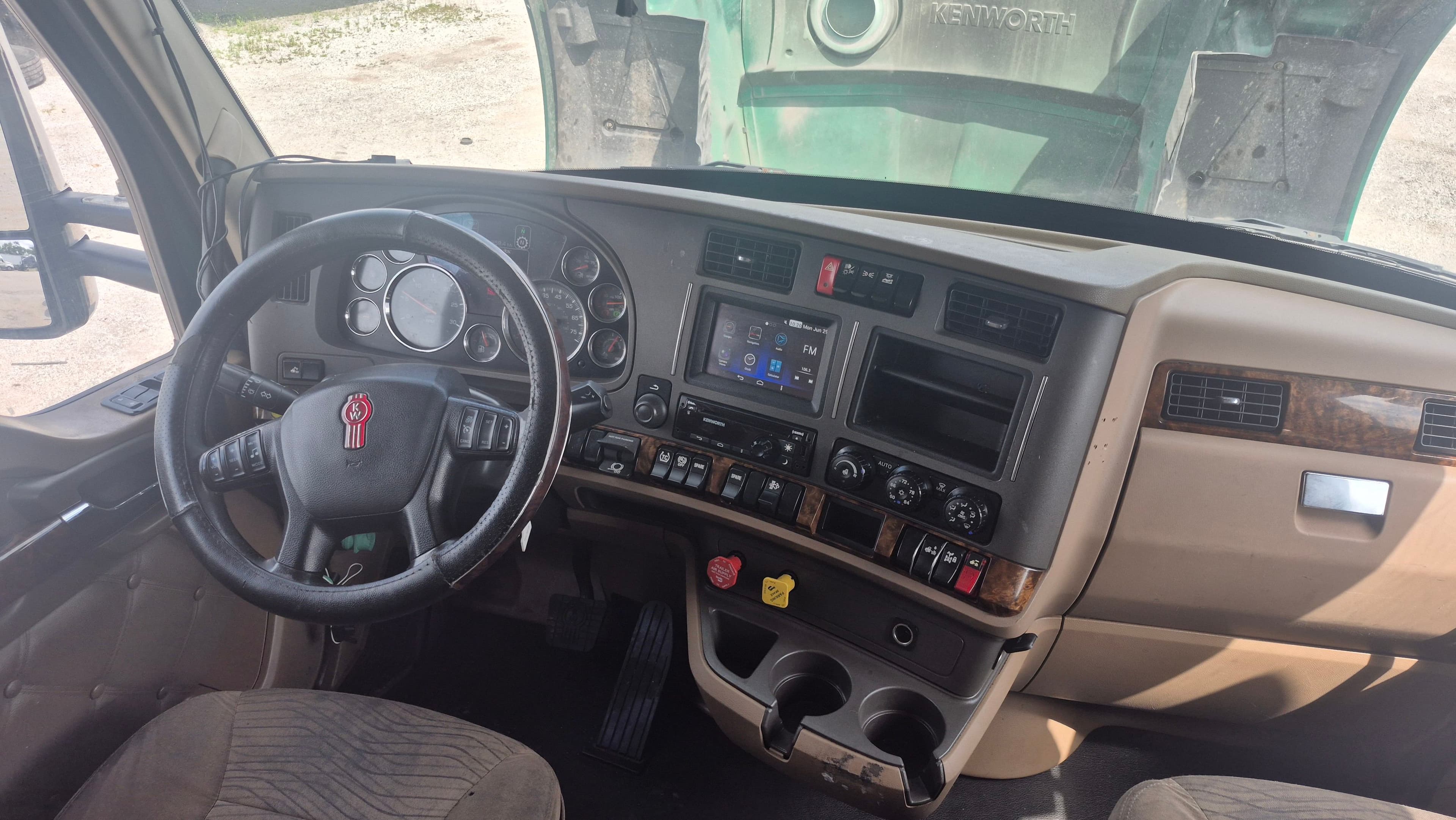 2019 Kenworth T680 image 18