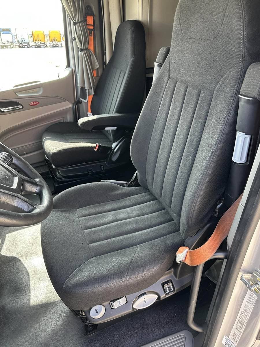 2021 Peterbilt 579 image 5