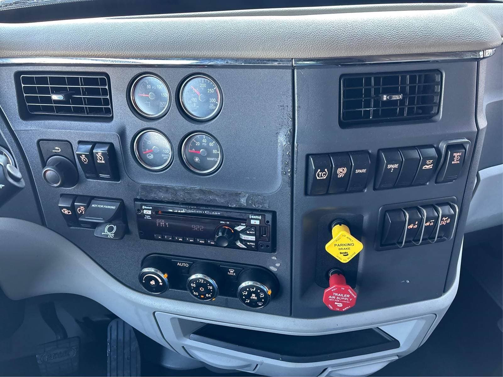 2021 Peterbilt 579 image 10