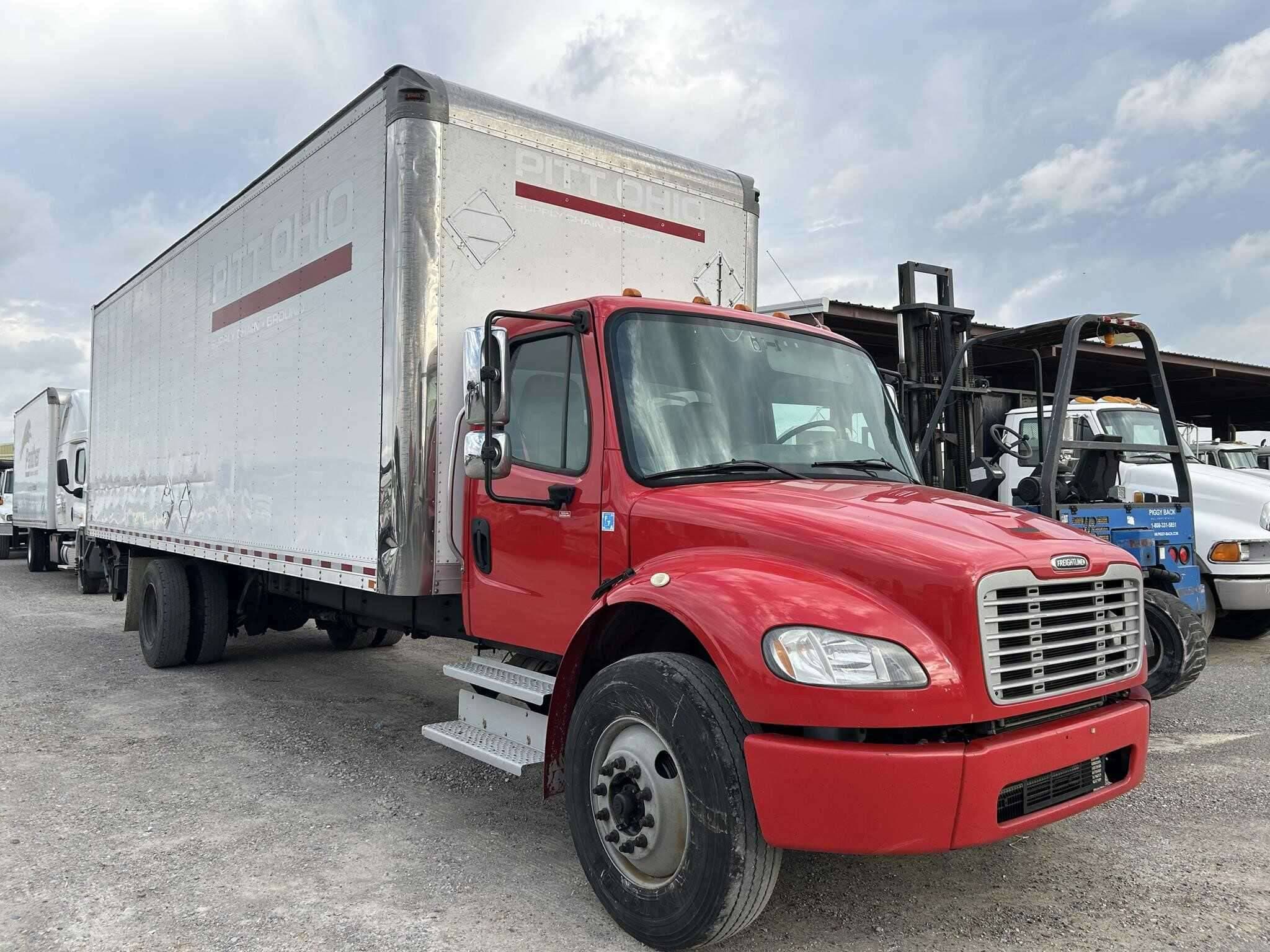 2018 Freightliner M2 image 9
