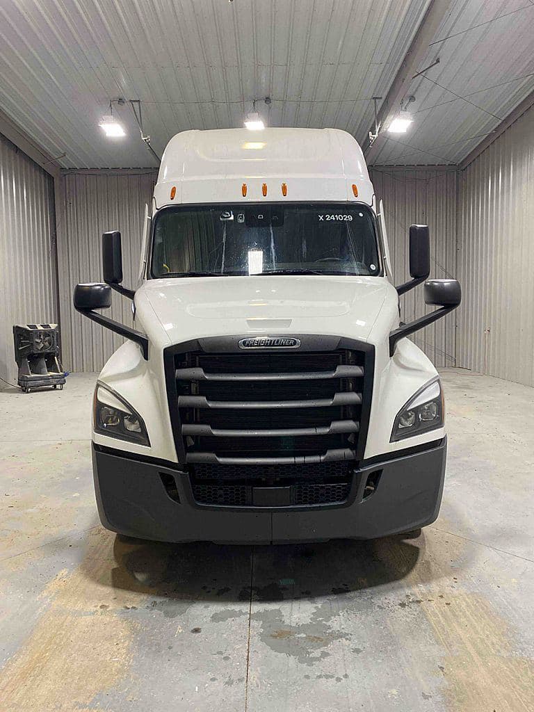 2024 Freightliner Cascadia 126 image 3